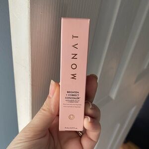 NIB Monat Concealer, Light Medium